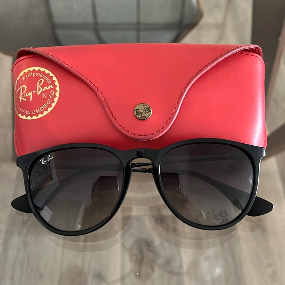 Women’s Ray Ban sunglasses